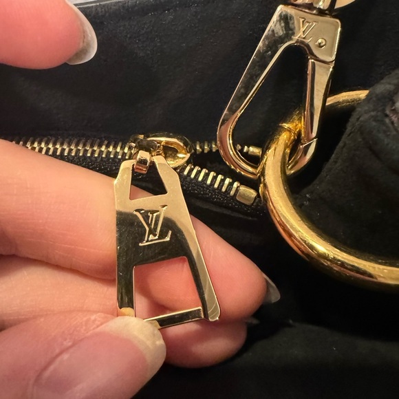 Authentic Louis Vuitton Damier Ebene LV Riverside Tote - Picture 12 of 17